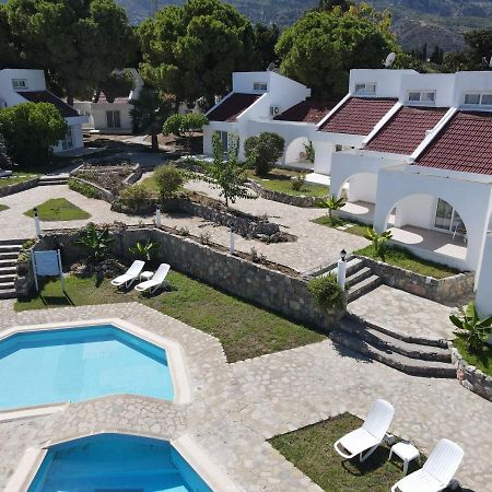 Club Lapethos Bungalow Кирения Екстериор снимка