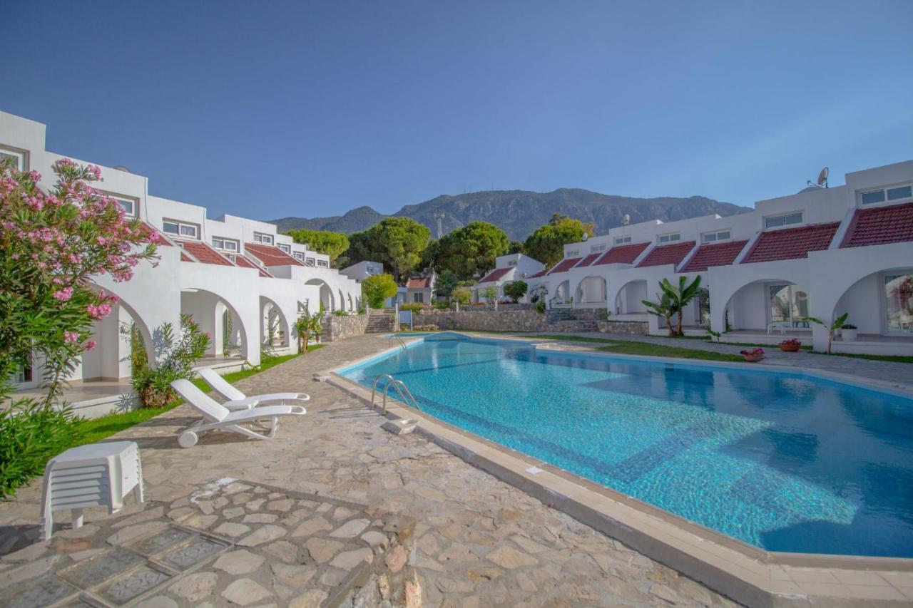 Club Lapethos Bungalow Кирения Екстериор снимка