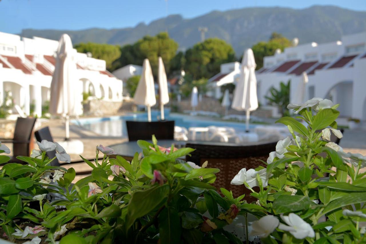 Club Lapethos Bungalow Кирения Екстериор снимка