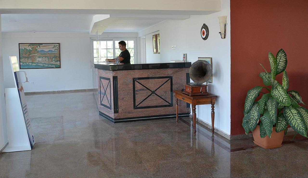Club Lapethos Bungalow Кирения Екстериор снимка