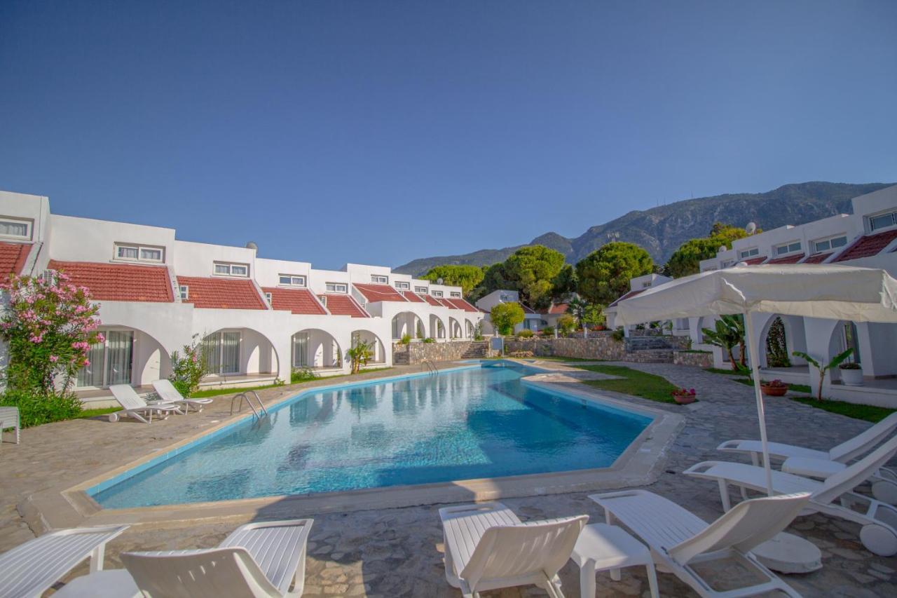 Club Lapethos Bungalow Кирения Екстериор снимка