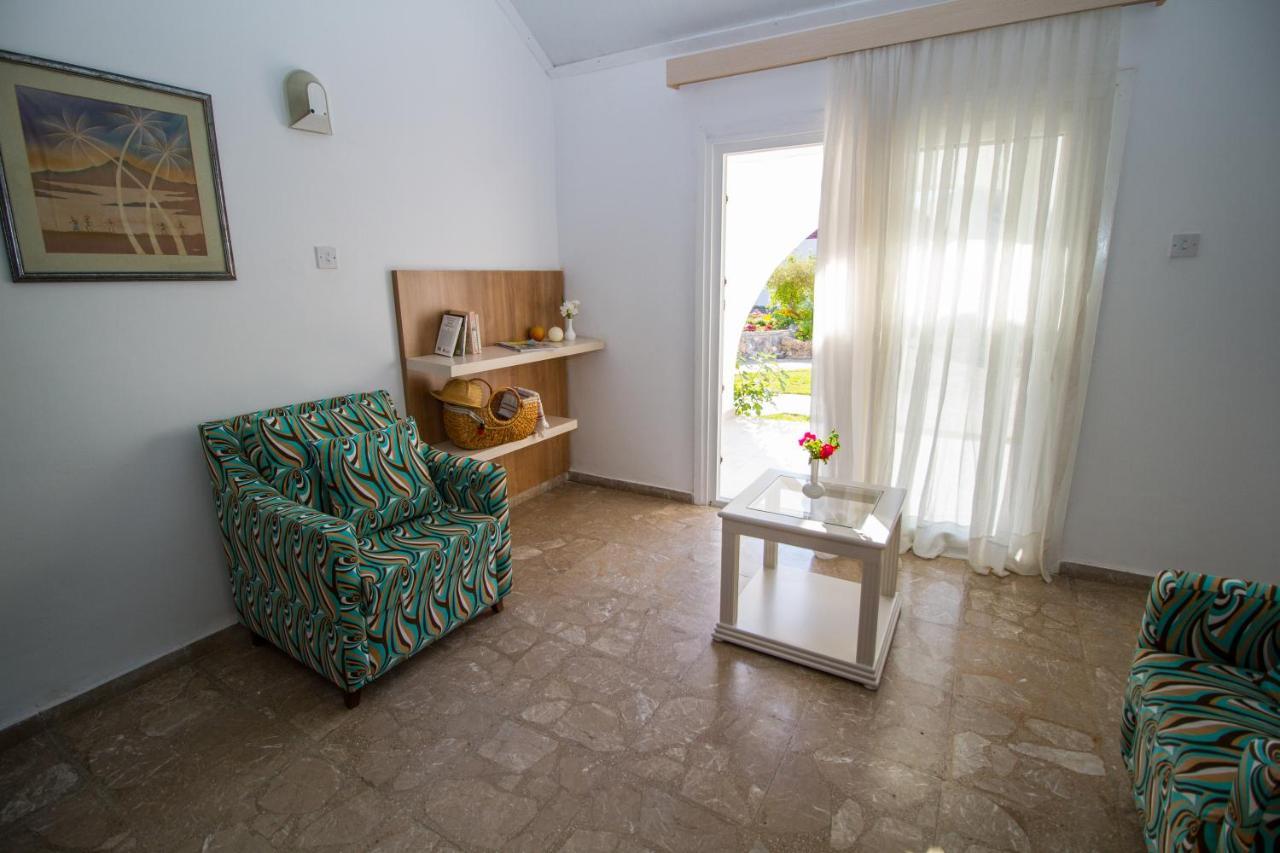 Club Lapethos Bungalow Кирения Екстериор снимка