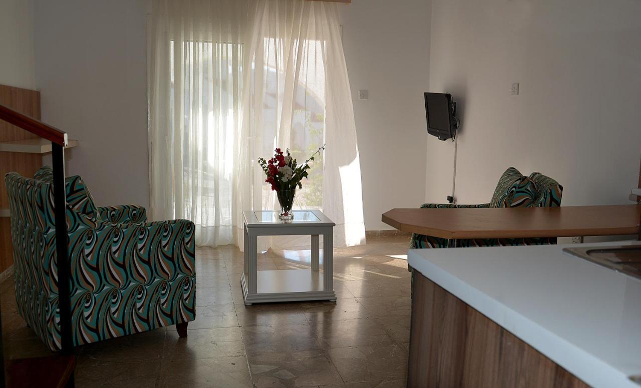 Club Lapethos Bungalow Кирения Екстериор снимка